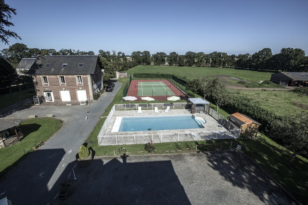 Chateau Des Saveurs Saint-Sauveur-dʼÉmalleville Esterno foto